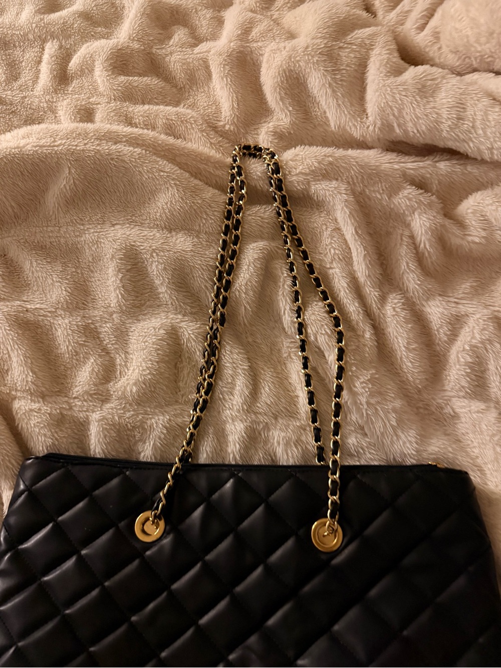 Source Unknown Black Quilted Shoulder Bag with Gold Chain Handles